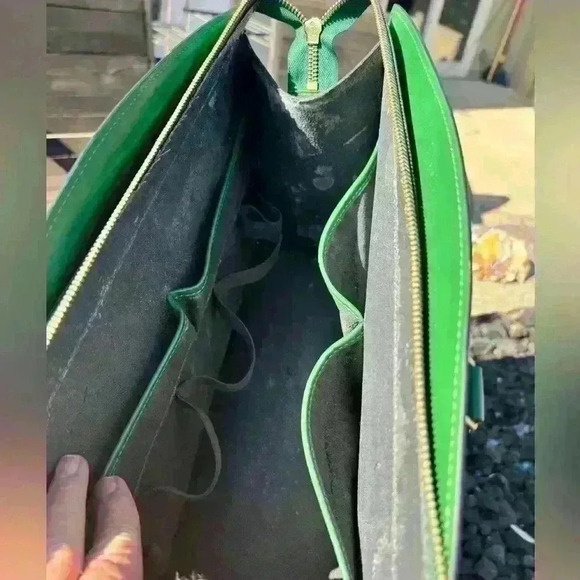 - LOUIS VUITTON LV Logo Riviera Hand Bag Epi Leather Green bundle w/ wallet - Picture 4 of 17